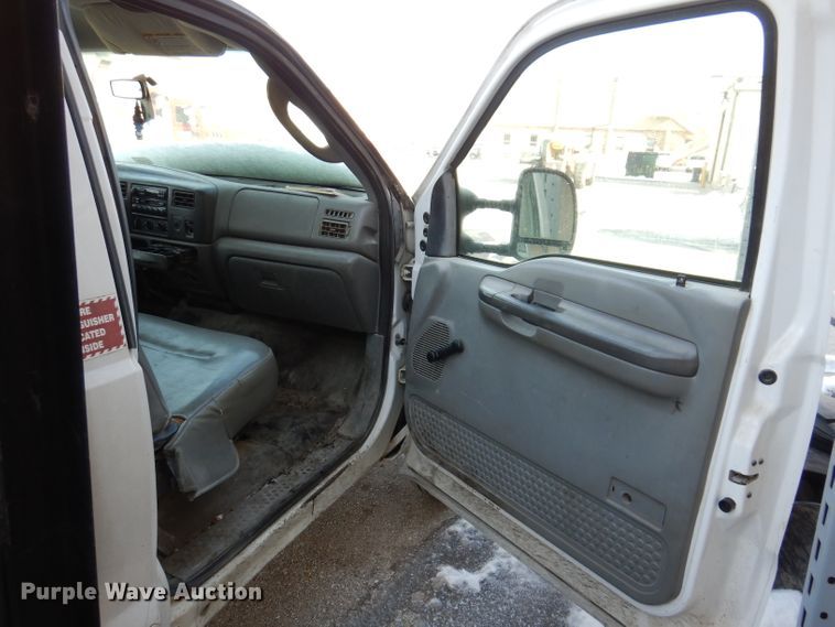 image for item KH9024 2004 Ford F550 Super Duty  flatbed truck