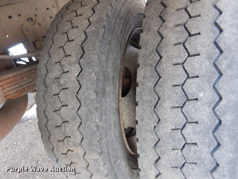 image for item KH9024 2004 Ford F550 Super Duty  flatbed truck