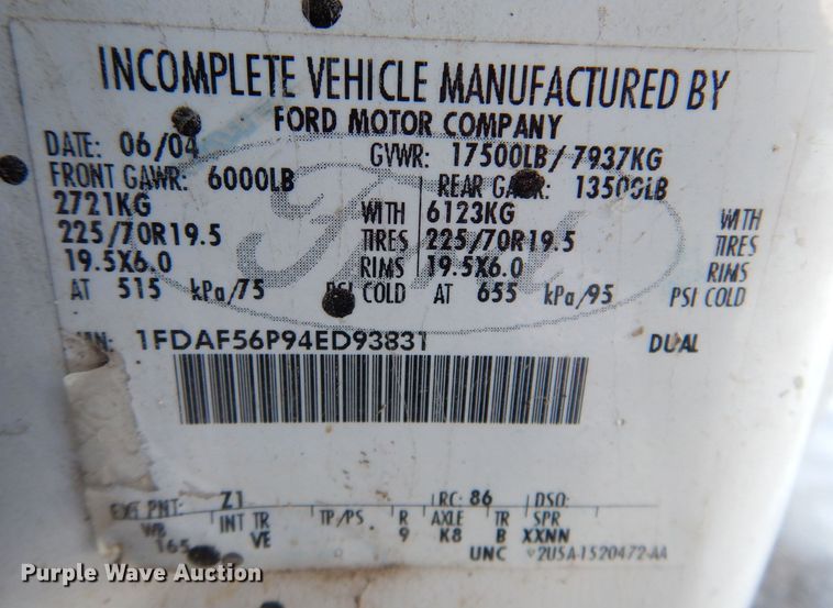 image for item KH9024 2004 Ford F550 Super Duty  flatbed truck