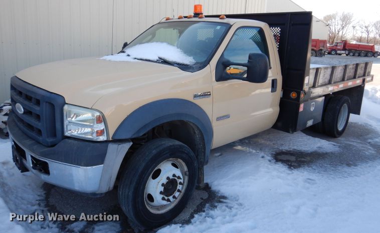 image for item KH9025 2007 Ford F450 Super Duty XL  flatbed truck