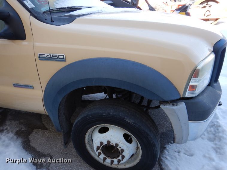 image for item KH9025 2007 Ford F450 Super Duty XL  flatbed truck