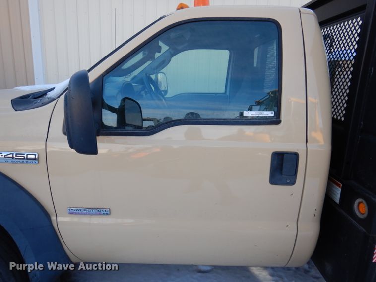 image for item KH9025 2007 Ford F450 Super Duty XL  flatbed truck