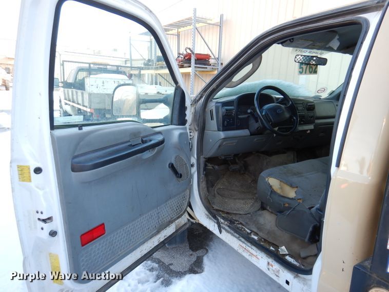 image for item KH9025 2007 Ford F450 Super Duty XL  flatbed truck