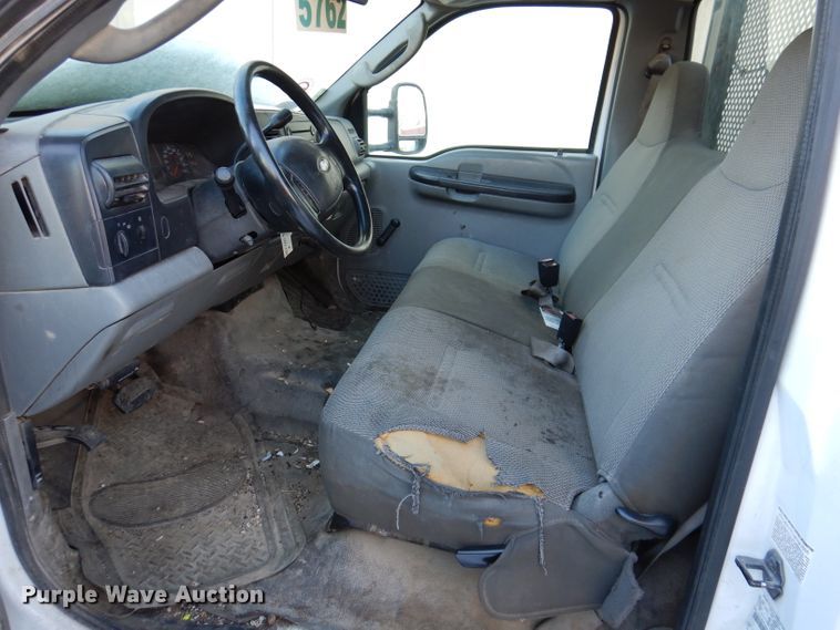 image for item KH9025 2007 Ford F450 Super Duty XL  flatbed truck