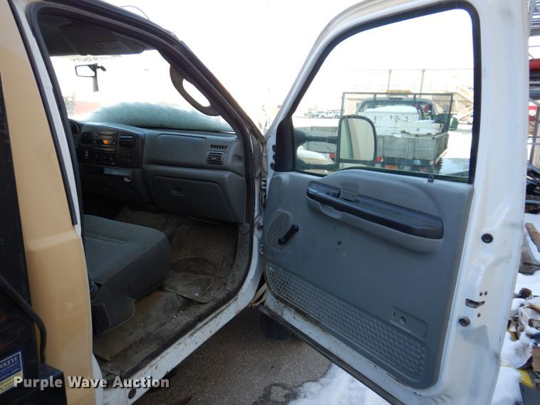 image for item KH9025 2007 Ford F450 Super Duty XL  flatbed truck