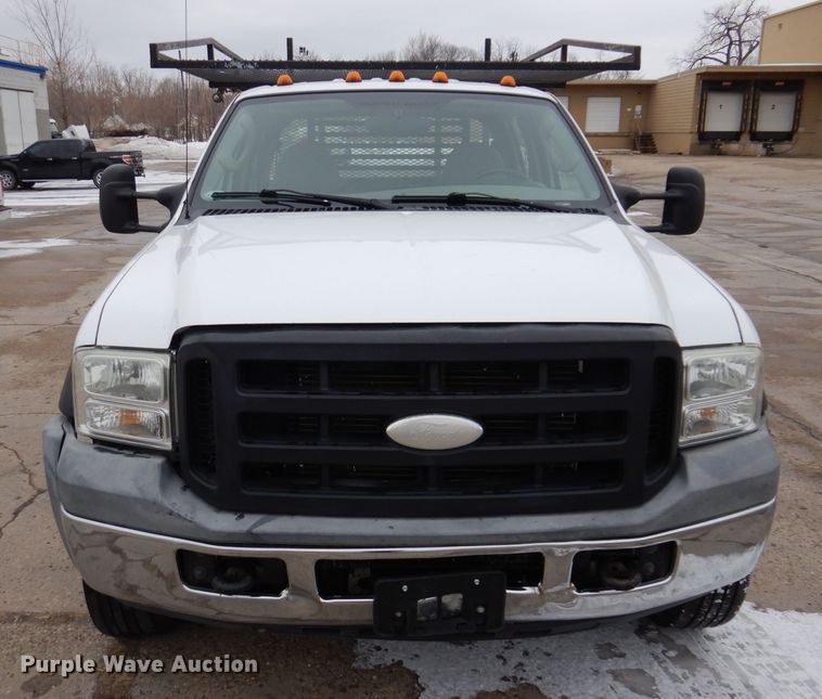image for item KH9028 2006 Ford F450 Super Duty XL  Crew Cab flatbed truck