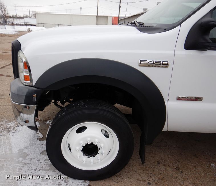 image for item KH9028 2006 Ford F450 Super Duty XL  Crew Cab flatbed truck