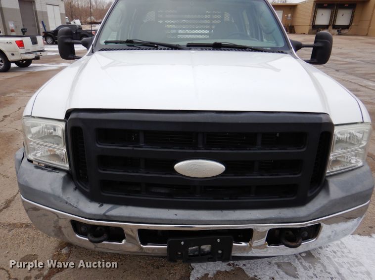 image for item KH9028 2006 Ford F450 Super Duty XL  Crew Cab flatbed truck