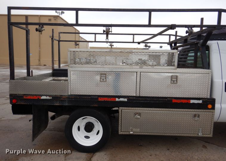 image for item KH9028 2006 Ford F450 Super Duty XL  Crew Cab flatbed truck