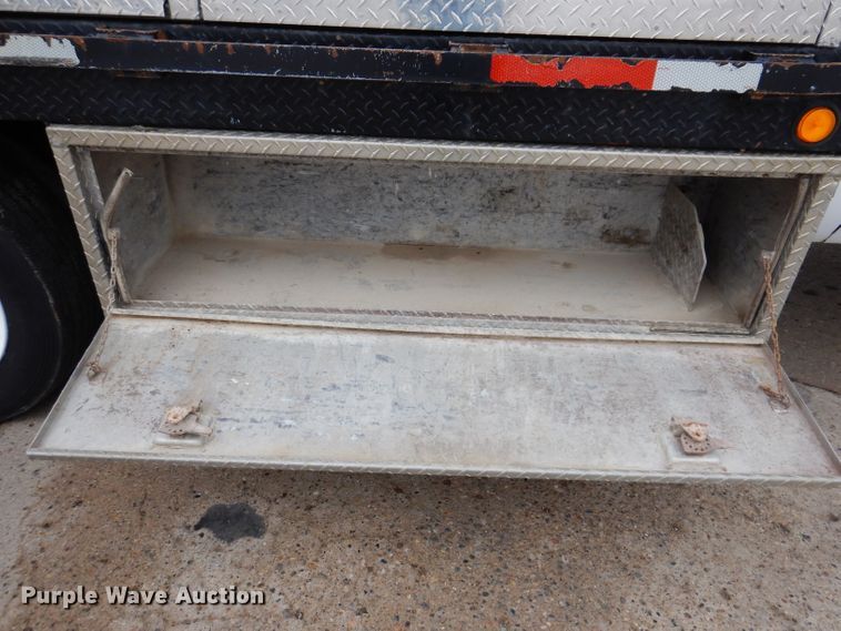 image for item KH9028 2006 Ford F450 Super Duty XL  Crew Cab flatbed truck