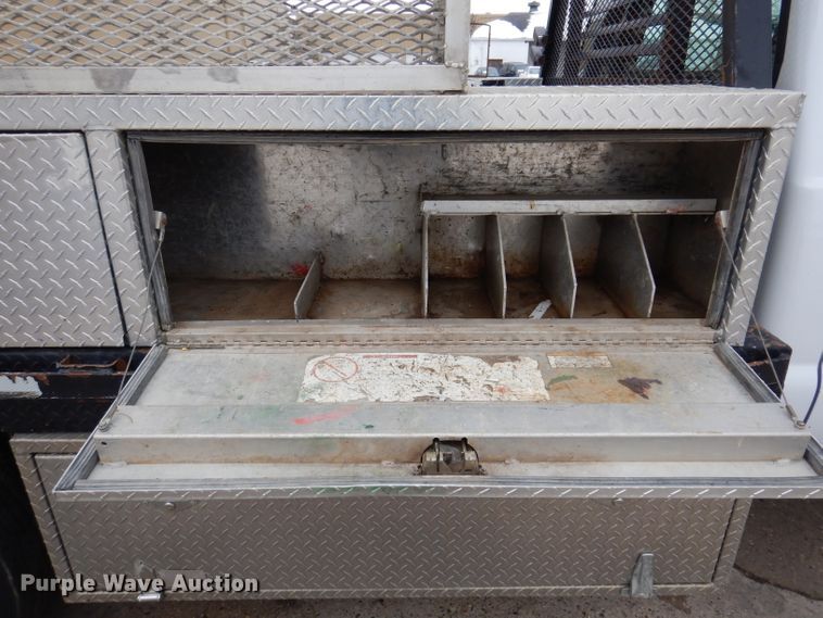 image for item KH9028 2006 Ford F450 Super Duty XL  Crew Cab flatbed truck