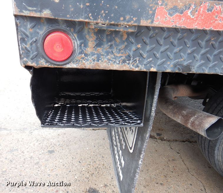 image for item KH9028 2006 Ford F450 Super Duty XL  Crew Cab flatbed truck