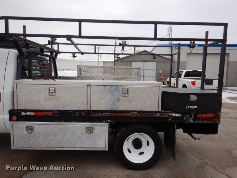 image for item KH9028 2006 Ford F450 Super Duty XL  Crew Cab flatbed truck