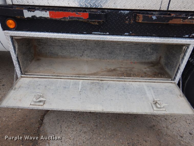 image for item KH9028 2006 Ford F450 Super Duty XL  Crew Cab flatbed truck