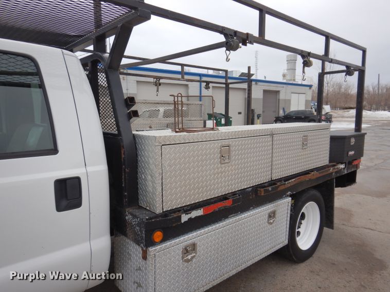 image for item KH9028 2006 Ford F450 Super Duty XL  Crew Cab flatbed truck