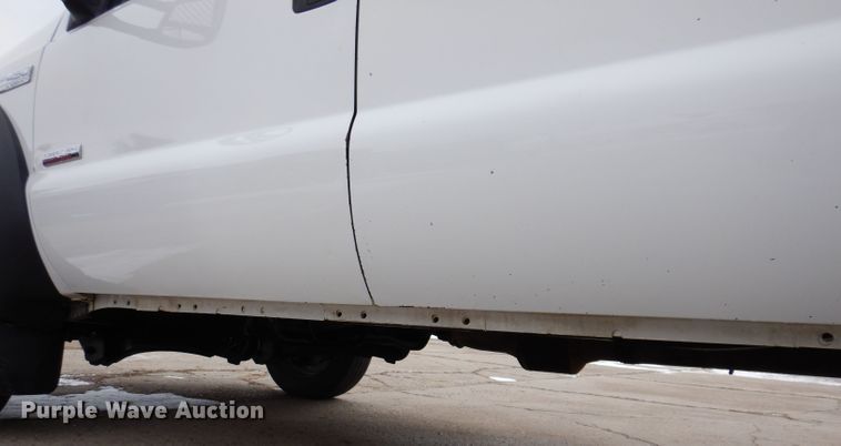 image for item KH9028 2006 Ford F450 Super Duty XL  Crew Cab flatbed truck