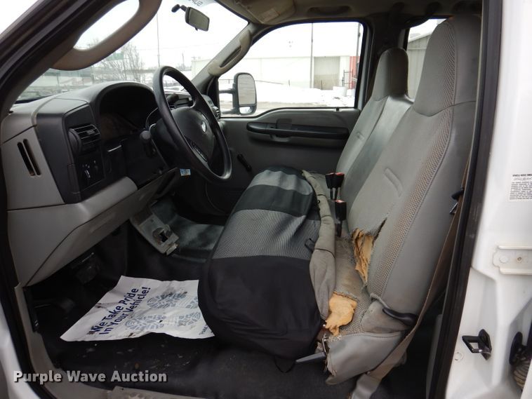 image for item KH9028 2006 Ford F450 Super Duty XL  Crew Cab flatbed truck