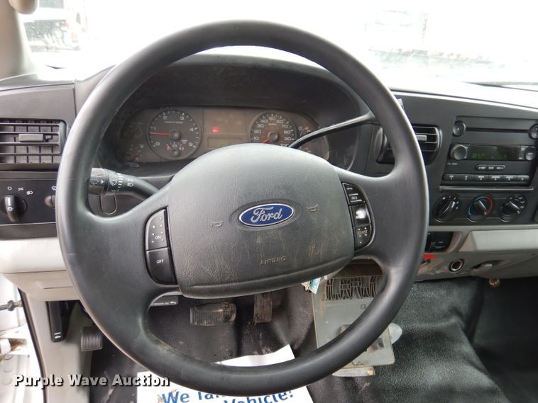 image for item KH9028 2006 Ford F450 Super Duty XL  Crew Cab flatbed truck