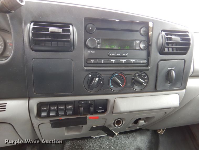 image for item KH9028 2006 Ford F450 Super Duty XL  Crew Cab flatbed truck