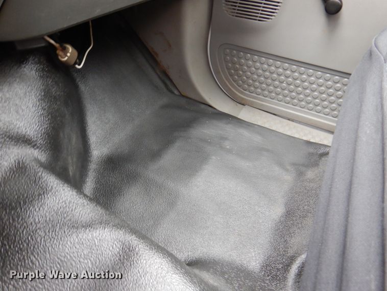 image for item KH9028 2006 Ford F450 Super Duty XL  Crew Cab flatbed truck