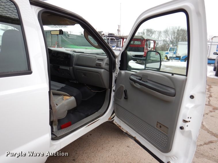 image for item KH9028 2006 Ford F450 Super Duty XL  Crew Cab flatbed truck