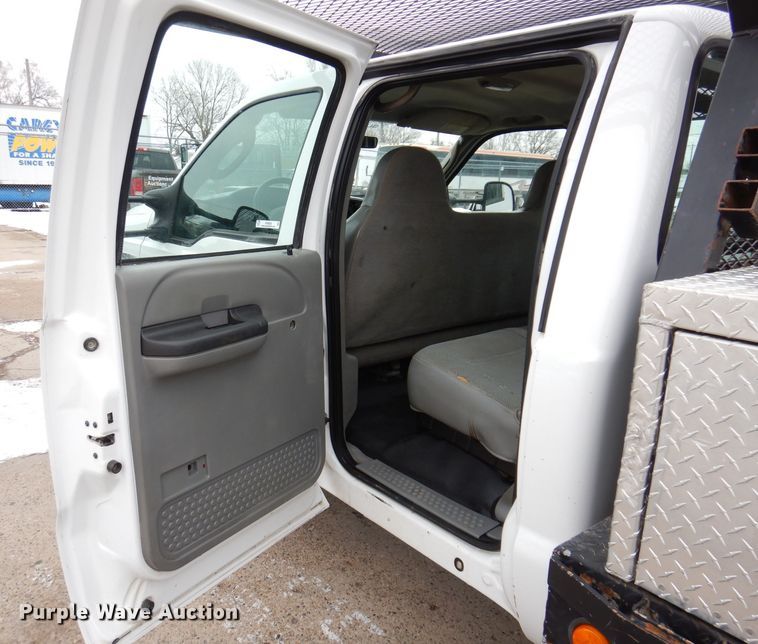 image for item KH9028 2006 Ford F450 Super Duty XL  Crew Cab flatbed truck