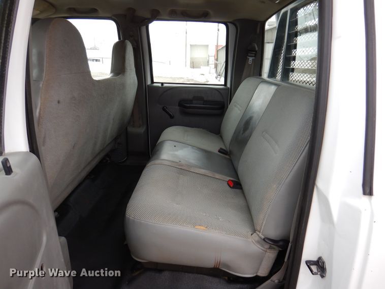 image for item KH9028 2006 Ford F450 Super Duty XL  Crew Cab flatbed truck