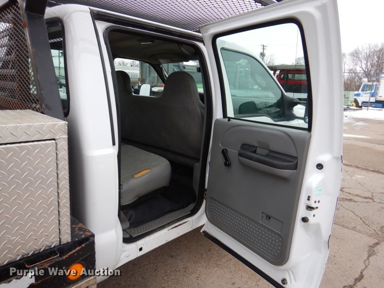 image for item KH9028 2006 Ford F450 Super Duty XL  Crew Cab flatbed truck