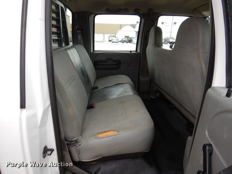 image for item KH9028 2006 Ford F450 Super Duty XL  Crew Cab flatbed truck