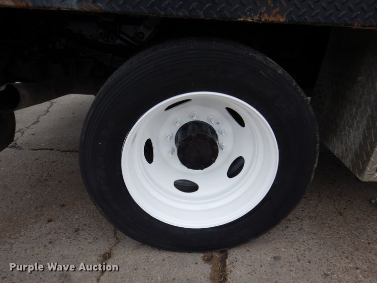 image for item KH9028 2006 Ford F450 Super Duty XL  Crew Cab flatbed truck