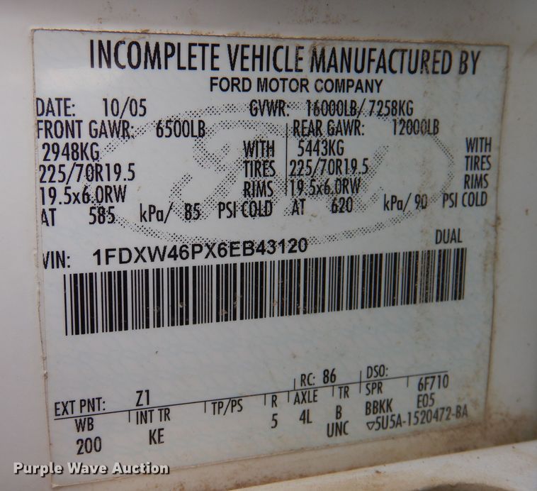 image for item KH9028 2006 Ford F450 Super Duty XL  Crew Cab flatbed truck