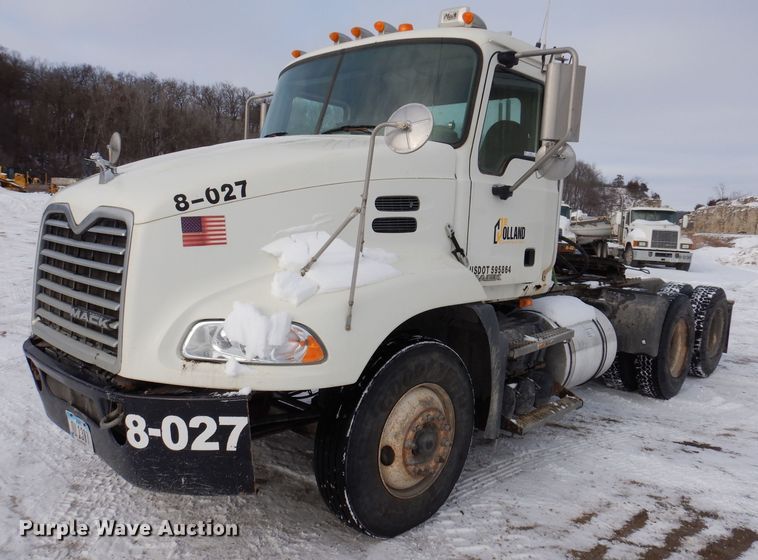 image for item KH9031 2009 Mack CXU613  semi truck