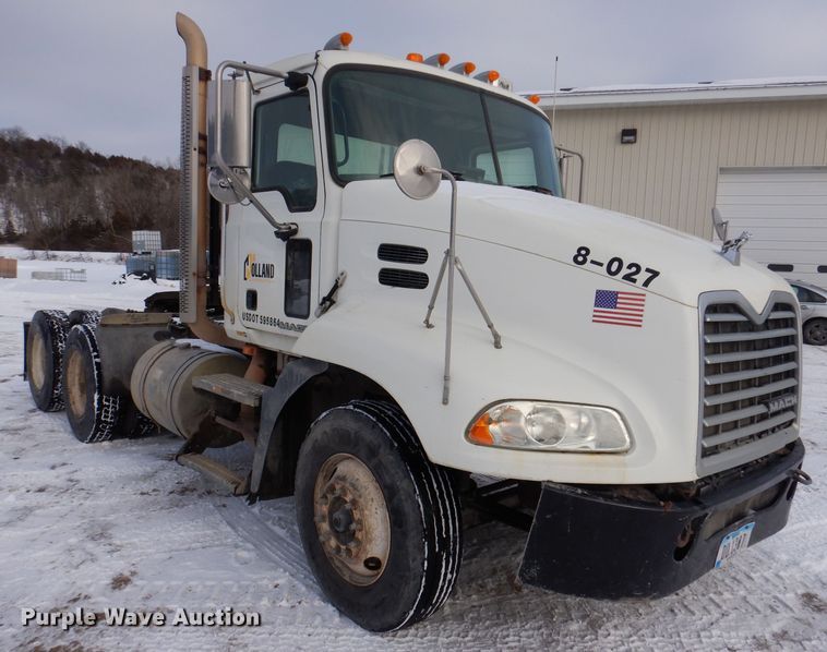 image for item KH9031 2009 Mack CXU613  semi truck