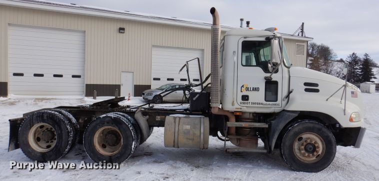 image for item KH9031 2009 Mack CXU613  semi truck