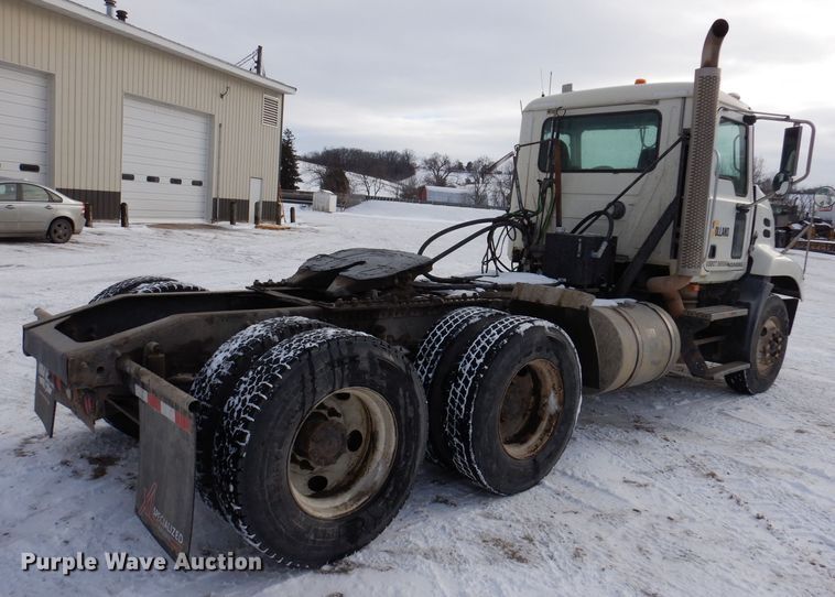 image for item KH9031 2009 Mack CXU613  semi truck