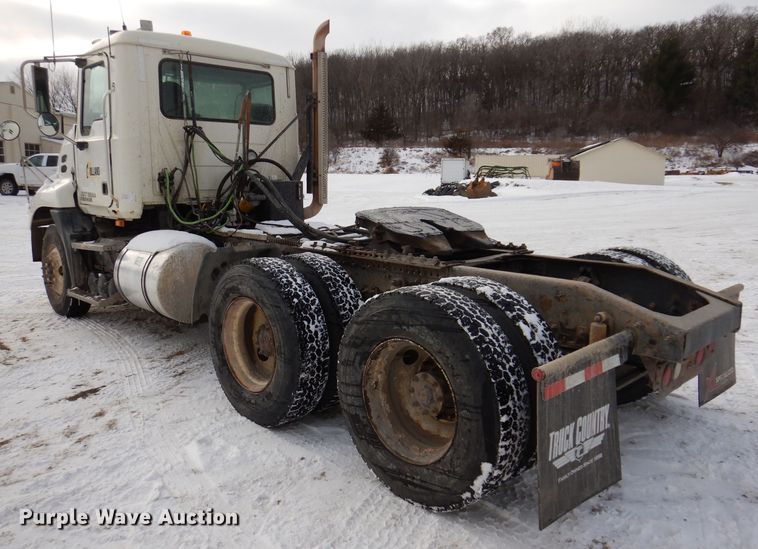 image for item KH9031 2009 Mack CXU613  semi truck