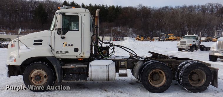 image for item KH9031 2009 Mack CXU613  semi truck