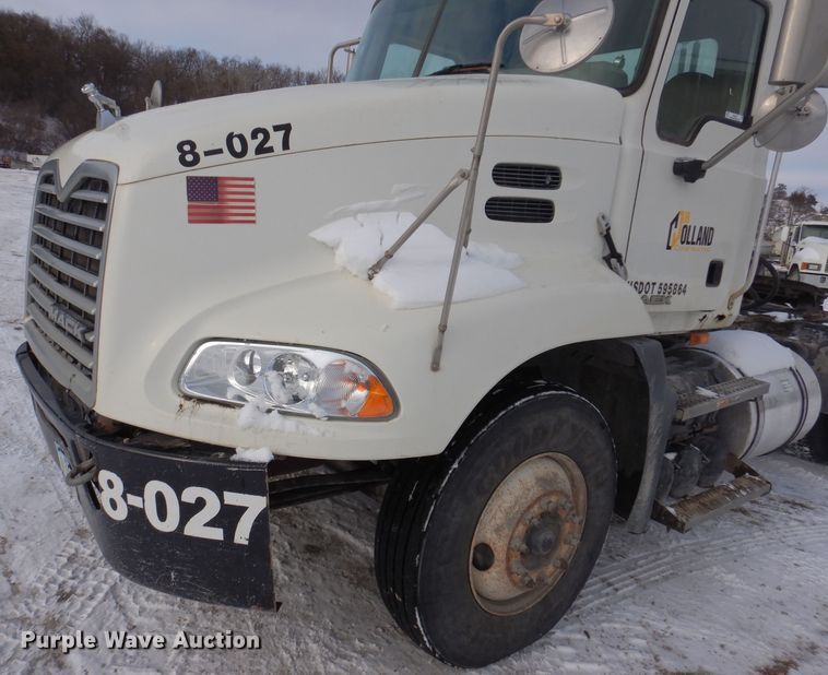 image for item KH9031 2009 Mack CXU613  semi truck