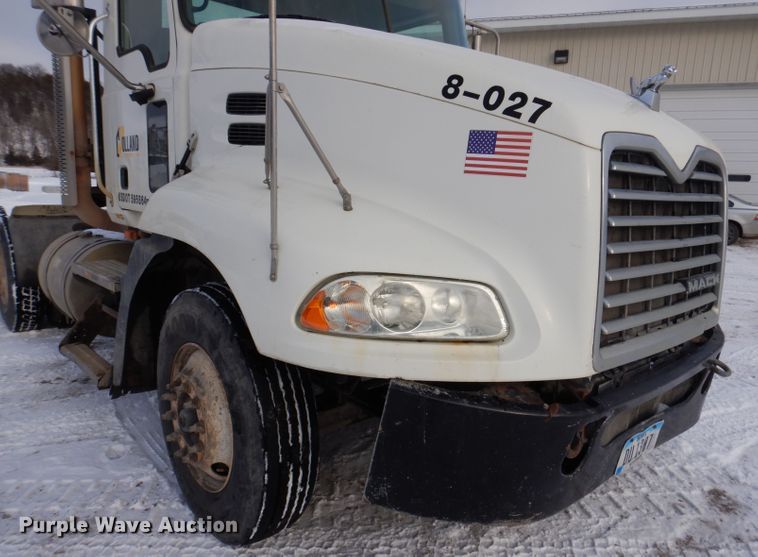 image for item KH9031 2009 Mack CXU613  semi truck