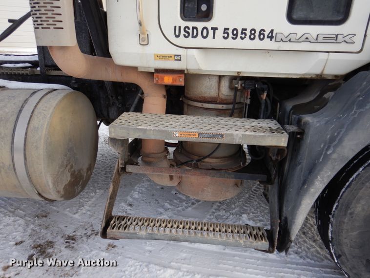 image for item KH9031 2009 Mack CXU613  semi truck