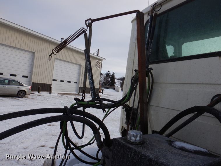 image for item KH9031 2009 Mack CXU613  semi truck