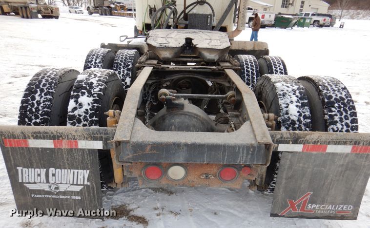 image for item KH9031 2009 Mack CXU613  semi truck