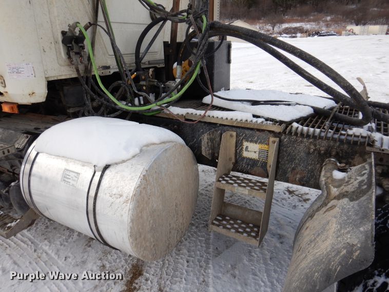 image for item KH9031 2009 Mack CXU613  semi truck