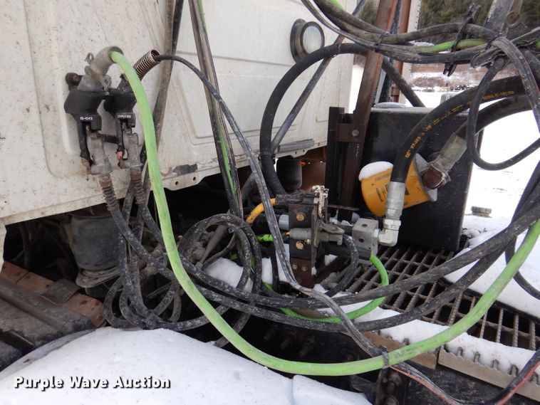 image for item KH9031 2009 Mack CXU613  semi truck