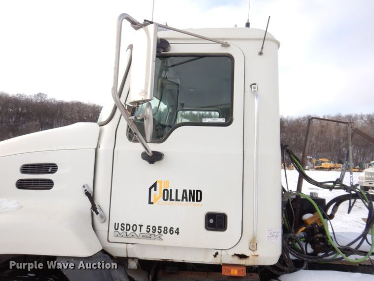 image for item KH9031 2009 Mack CXU613  semi truck