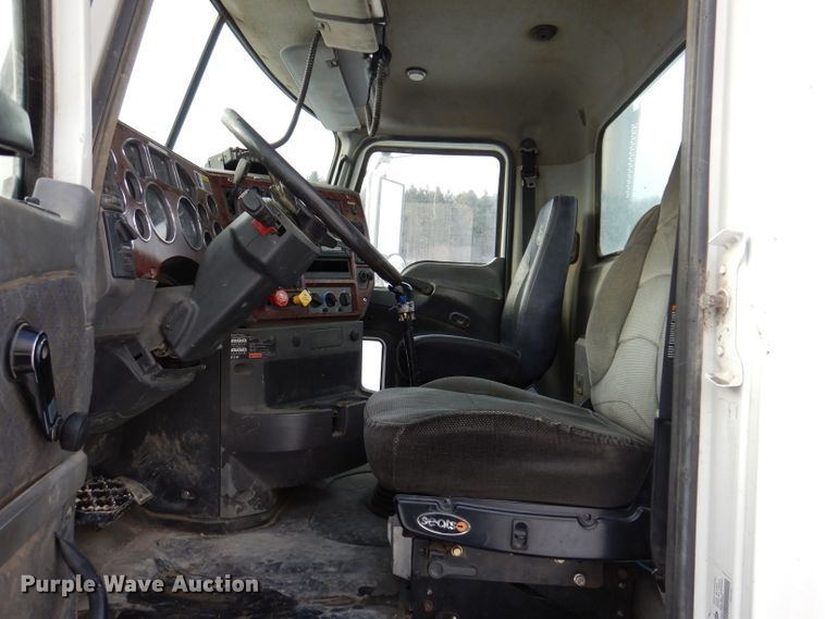 image for item KH9031 2009 Mack CXU613  semi truck