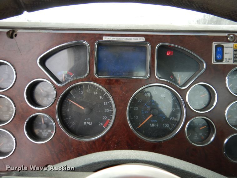 image for item KH9031 2009 Mack CXU613  semi truck