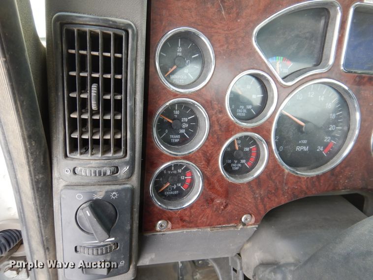 image for item KH9031 2009 Mack CXU613  semi truck