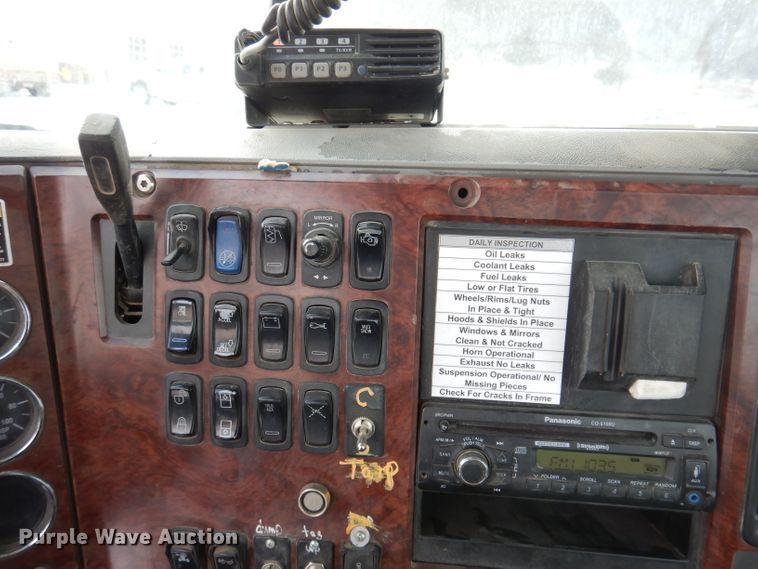 image for item KH9031 2009 Mack CXU613  semi truck