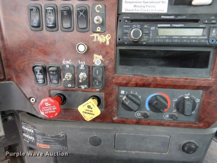 image for item KH9031 2009 Mack CXU613  semi truck